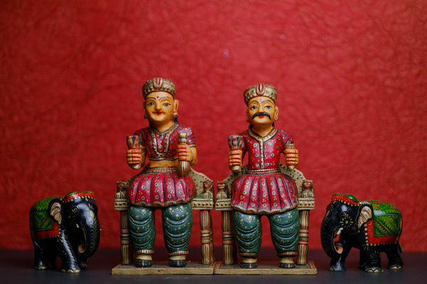 Wooden King and Queen Statue